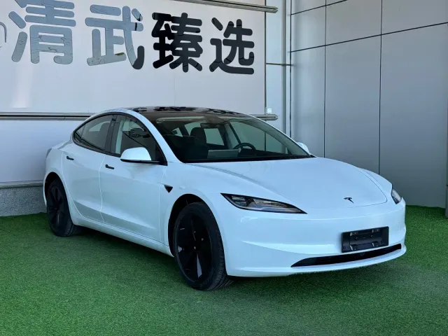 Tesla Model 3 — Фото автомобиля 3