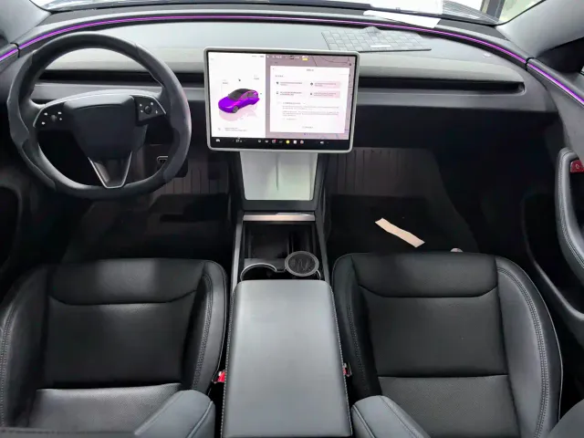 Tesla Model 3 — Фото автомобиля 9