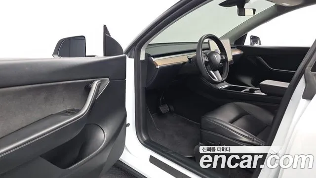 Tesla Model Y — Фото автомобиля 9