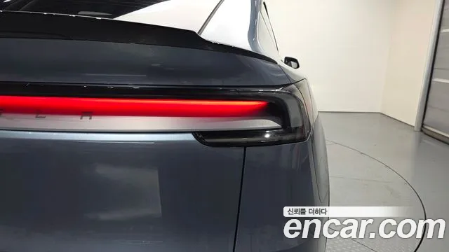 Tesla Model Y — Фото автомобиля 22