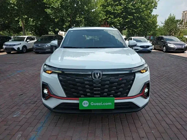 Changan CS35 Plus — Фото автомобиля 2