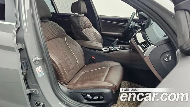 BMW 5 Series G30 — Фото автомобиля 12