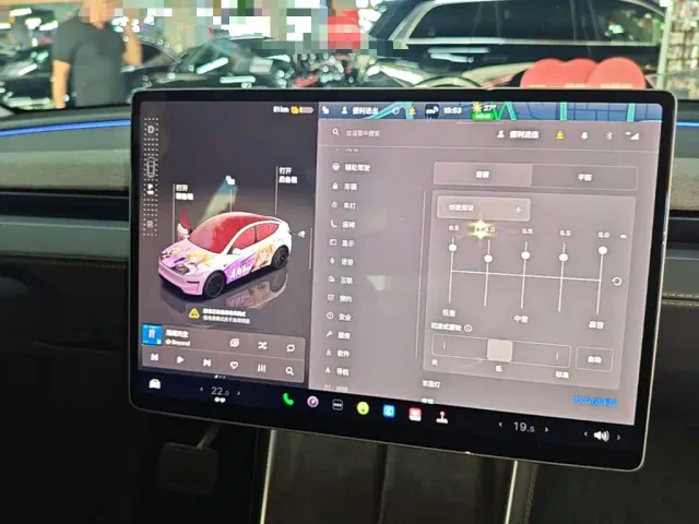 Tesla Model Y — Фото автомобиля 12