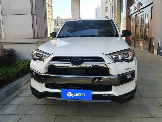 Toyota 4Runner — Фото автомобиля 2