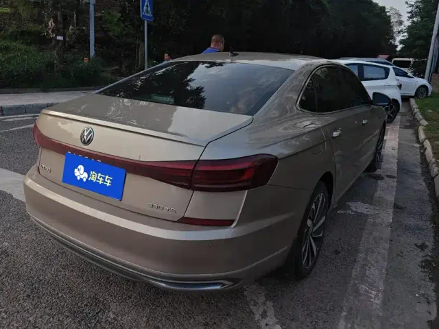 Volkswagen Passat — Фото автомобиля 3