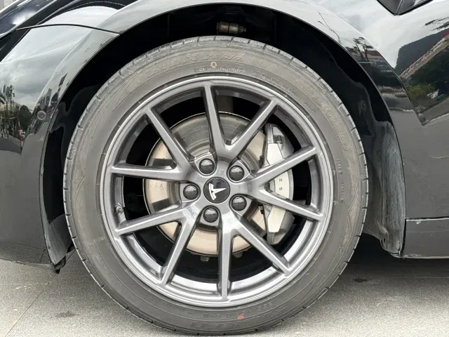 Tesla Model 3 — Фото автомобиля 8