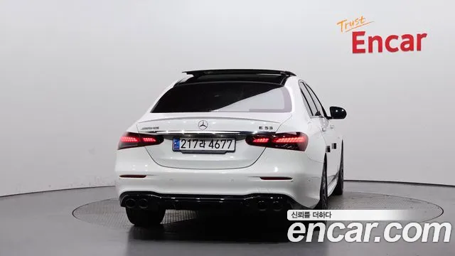 Mercedes-Benz E-Class — Фото автомобиля 4