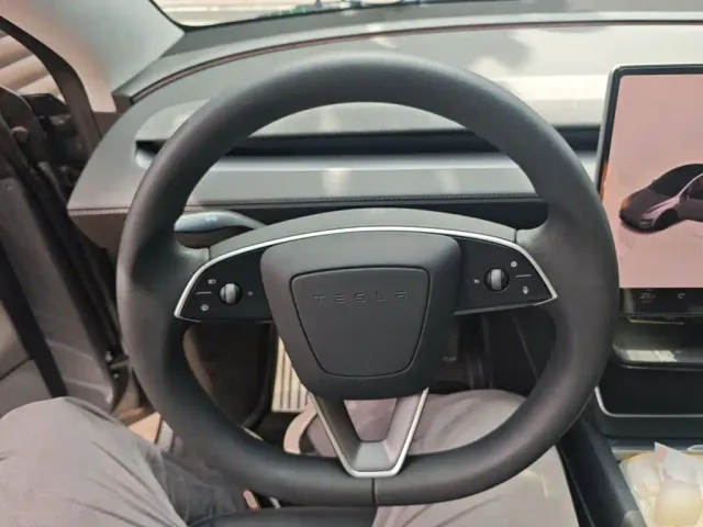 Tesla Model Y — Фото автомобиля 6