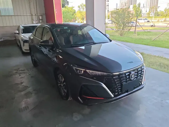 Changan Eado — Фото автомобиля 3