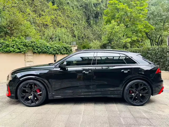 Audi RS Q8 — Фото автомобиля 3
