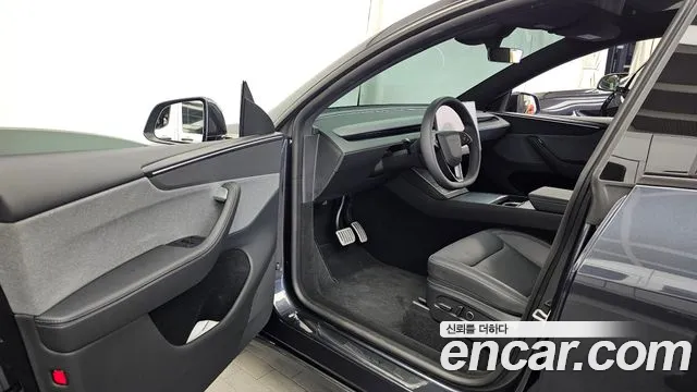 Tesla Model Y — Фото автомобиля 15