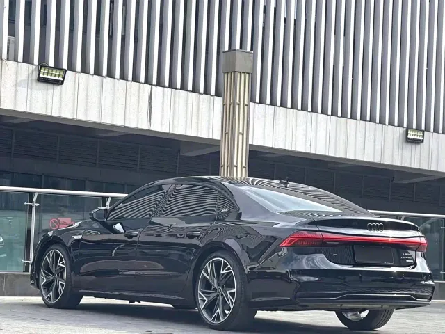 Audi A7L — Фото автомобиля 9