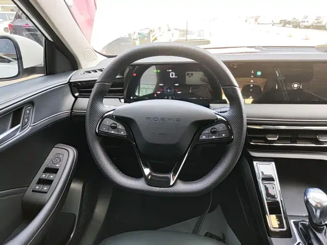 Roewe i5 — Фото автомобиля 10