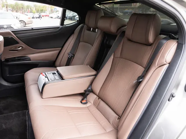 Lexus ES — Фото автомобиля 12