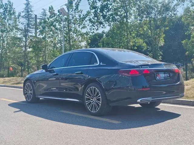 Mercedes-Benz E-Class — Фото автомобиля 9