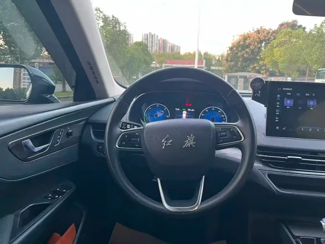 Hongqi E-QM5 — Фото автомобиля 10