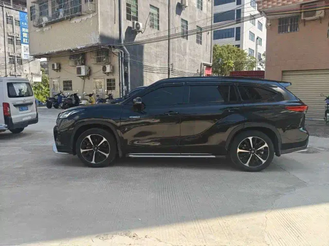 Toyota Crown Kluger — Фото автомобиля 3