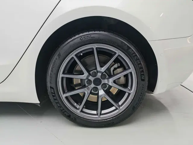 Tesla Model 3 — Фото автомобиля 19
