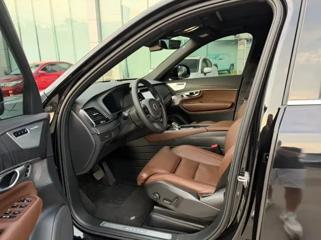 Volvo XC90 — Фото автомобиля 4