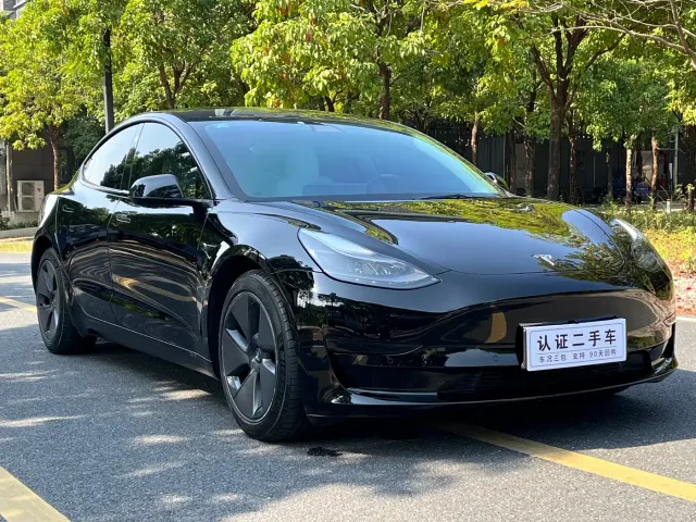 Tesla Model 3 — Фото автомобиля 3