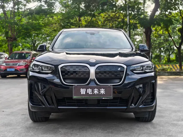 BMW iX3 — Фото автомобиля 2