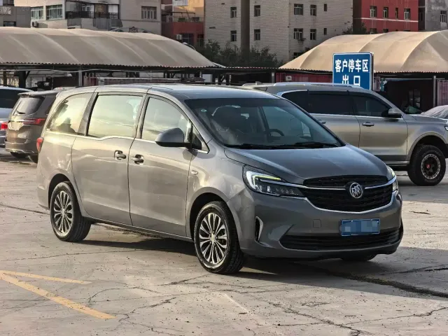 Buick GL8 — Фото автомобиля 3