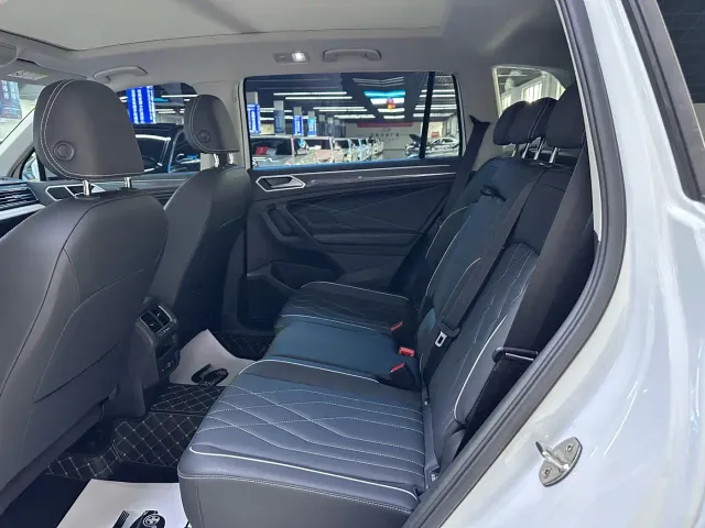Volkswagen Tiguan L — Фото автомобиля 6