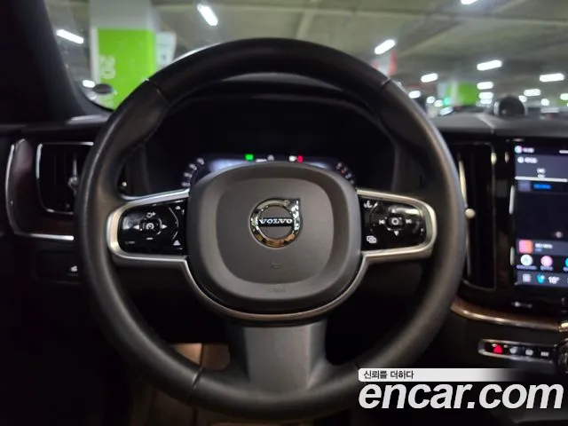 Volvo XC60 Generation 2 — Фото автомобиля 12