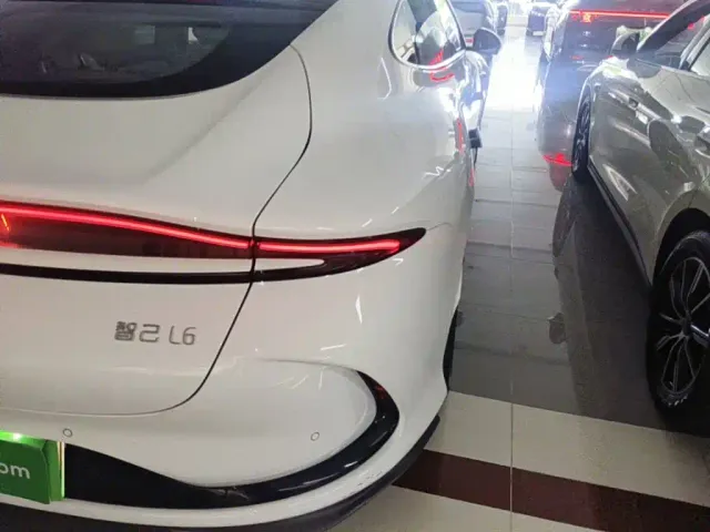 IM Motors L6 — Фото автомобиля 7