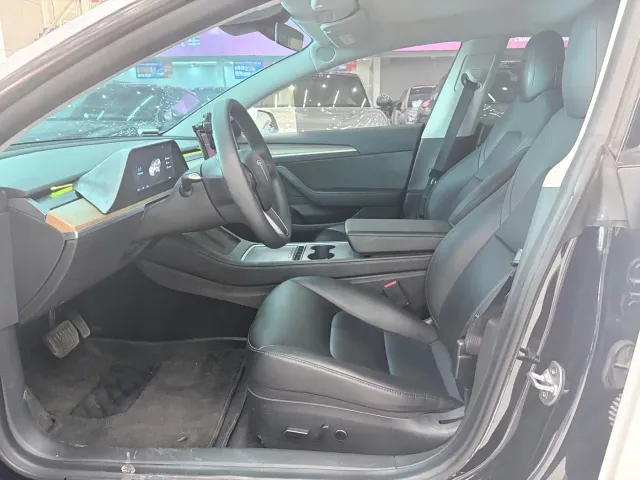 Tesla Model 3 — Фото автомобиля 13