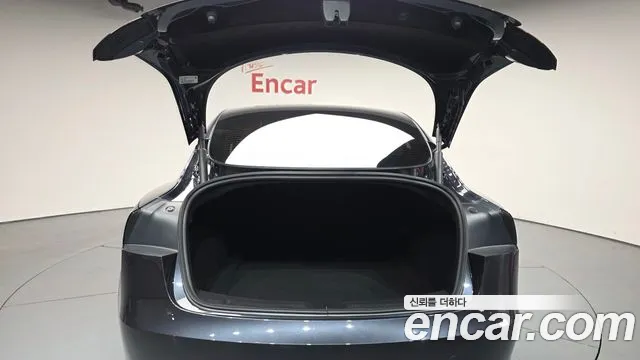 Tesla Model 3 — Фото автомобиля 7
