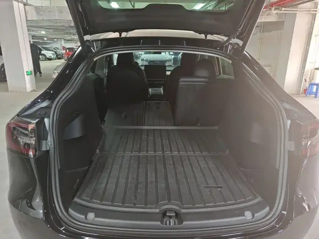 Tesla Model Y — Фото автомобиля 15
