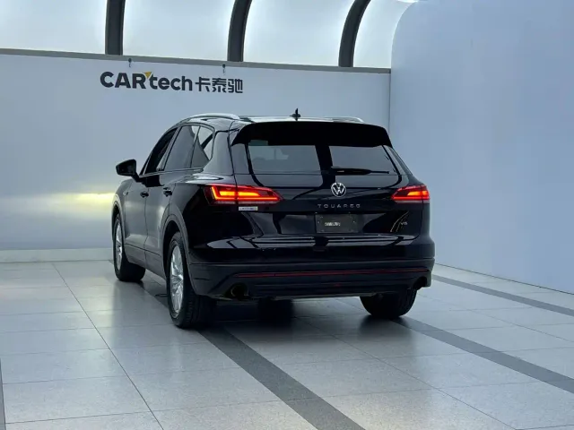 Volkswagen Touareg — Фото автомобиля 4