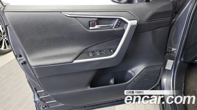 Toyota RAV4 — Фото автомобиля 23