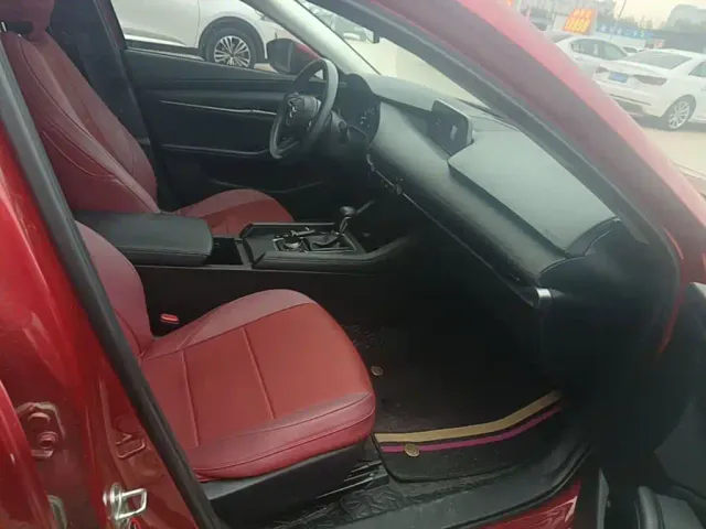 Mazda Axela — Фото автомобиля 24