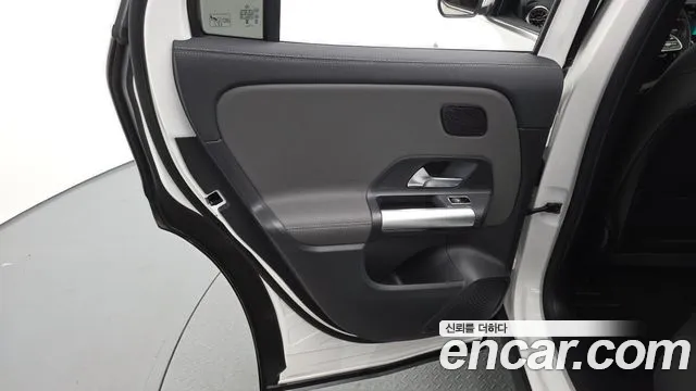 Mercedes-Benz EQA — Фото автомобиля 24