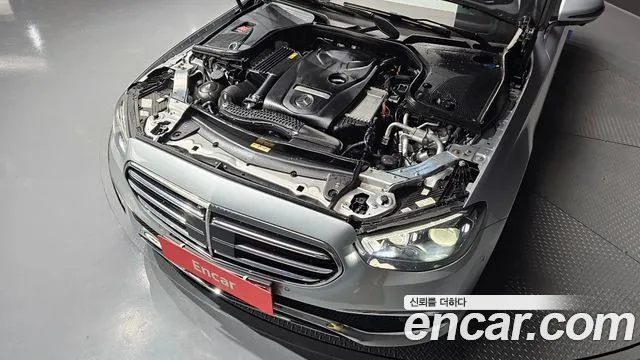 Mercedes-Benz E-Class — Фото автомобиля 6