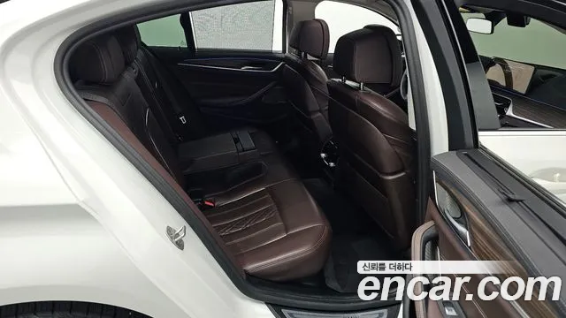 BMW 5 Series G30 — Фото автомобиля 11