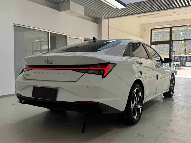 Hyundai Elantra — Фото автомобиля 6