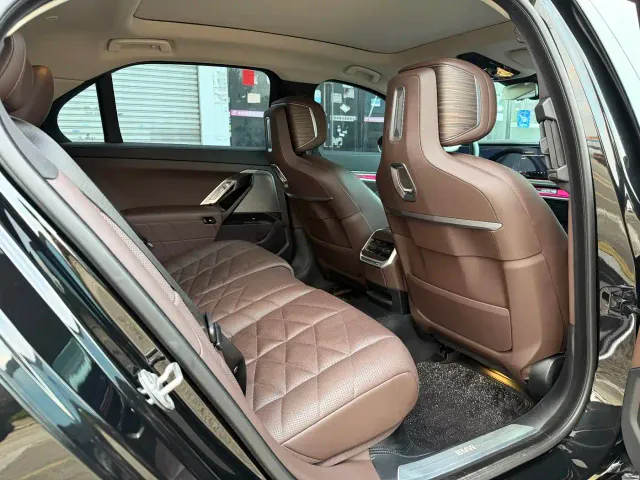 BMW 7 Series — Фото автомобиля 7