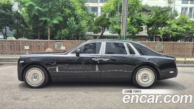Rolls-Royce Phantom — Фото автомобиля 12
