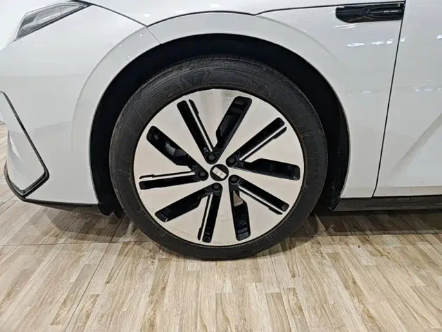 Geely Galaxy E8 — Фото автомобиля 22