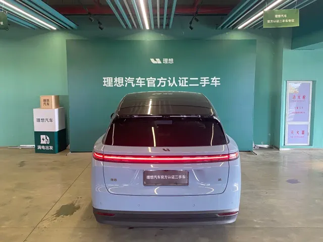 Li Auto i8 — Фото автомобиля 3