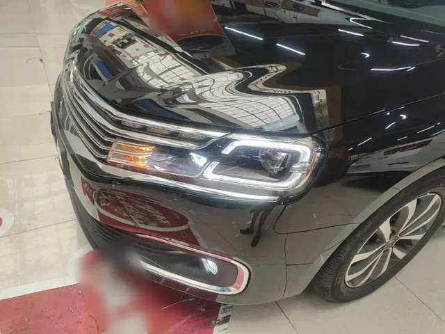 Citroen C6 — Фото автомобиля 23