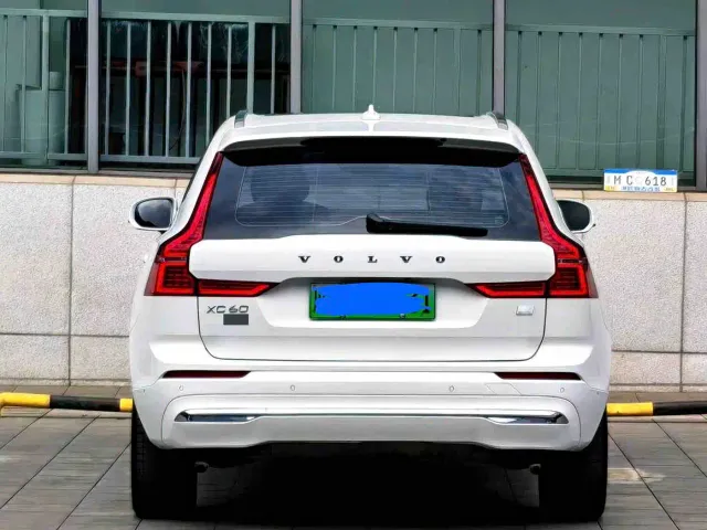 Volvo XC60 — Фото автомобиля 6