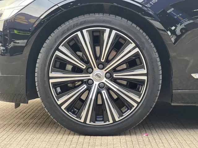 Volvo S90 — Фото автомобиля 7