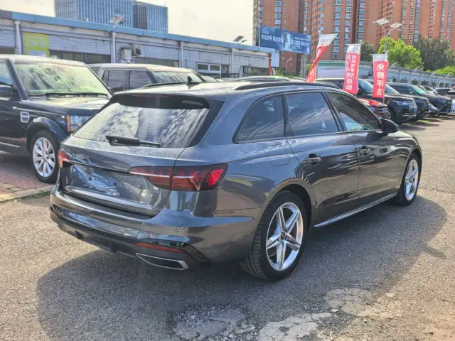 Audi A4 — Фото автомобиля 4