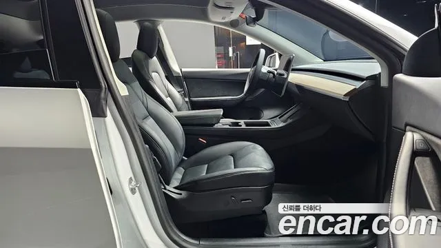 Tesla Model Y — Фото автомобиля 10