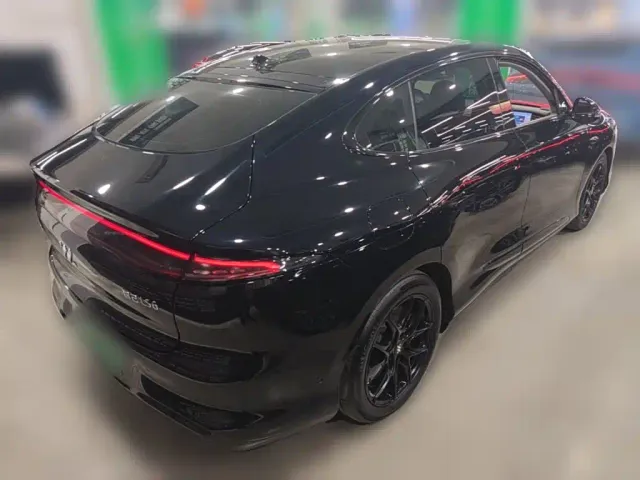 IM Motors LS6 — Фото автомобиля 9