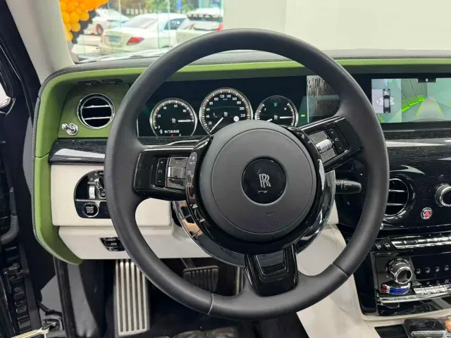 Rolls-Royce Phantom — Фото автомобиля 17